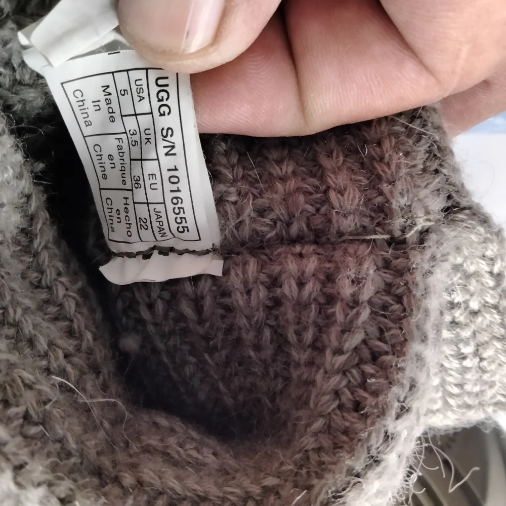 UGG BOOTS - Picture 5 of 5